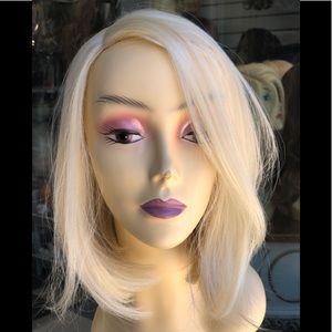 Basic blonde Bob Short SidePart Wig